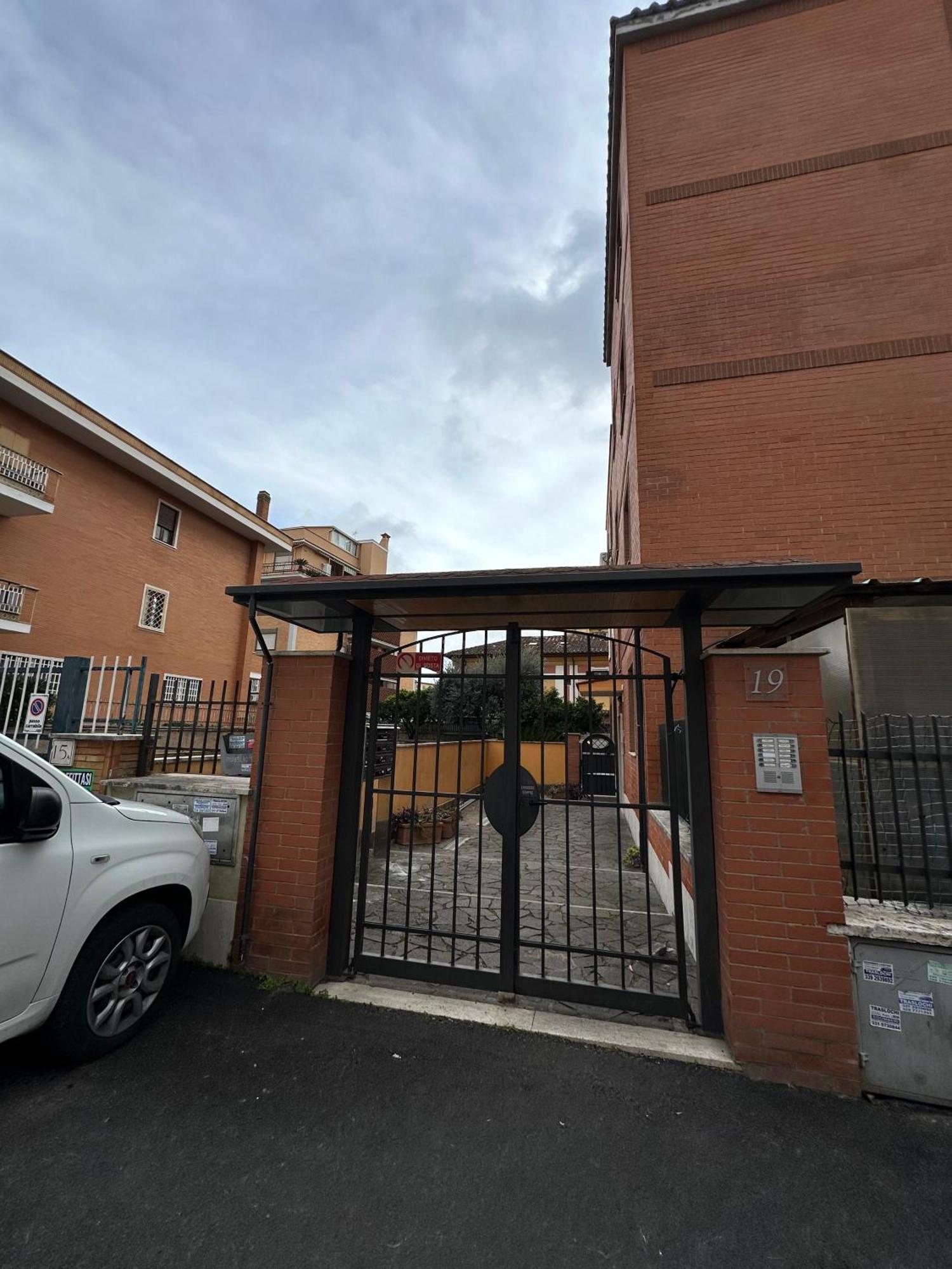 Il Nido Di Roma - Ospedale Gemelli & Garden Appartement Buitenkant foto